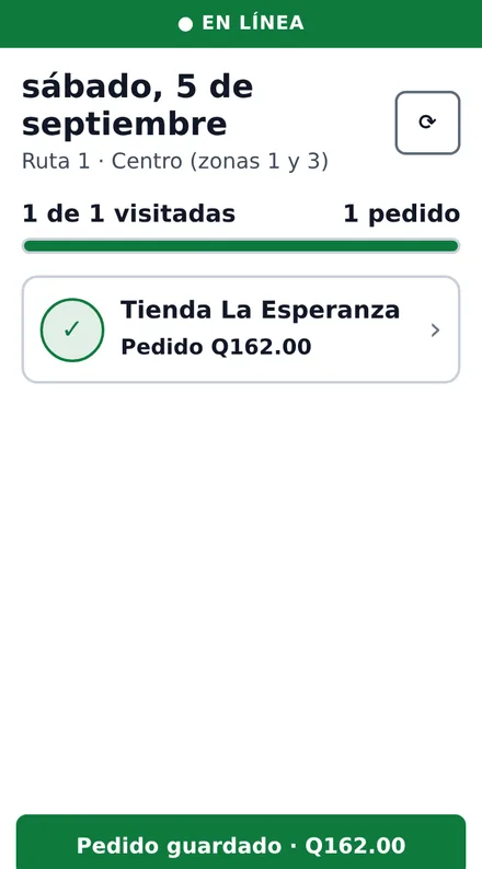 App del vendedor en el teléfono: ruta del día con tiendas visitadas y pendientes